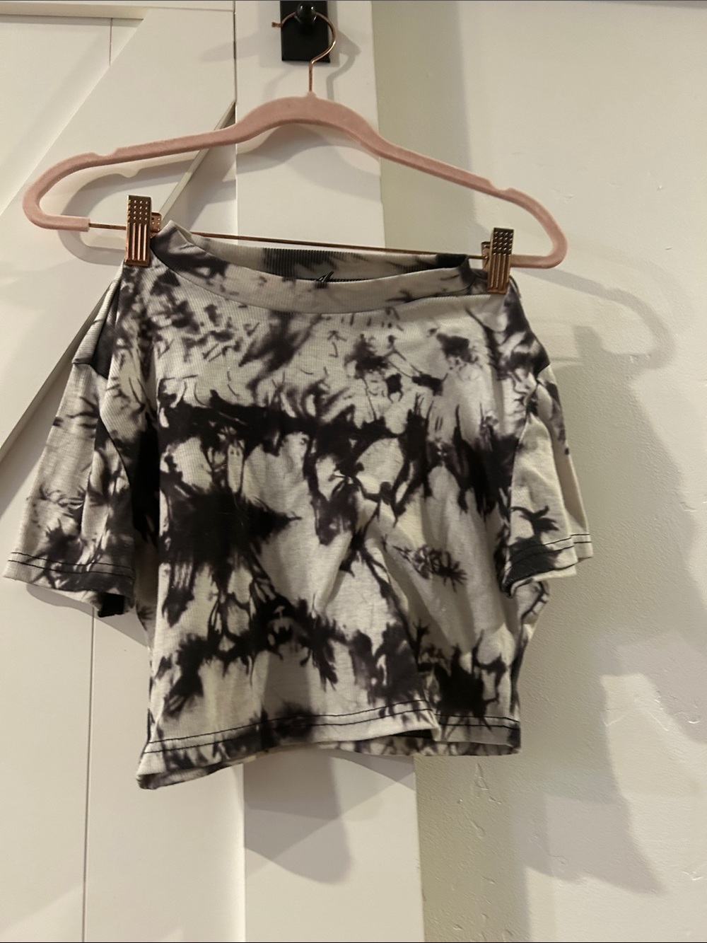 SHEIN Black & White Tie-Dye Cropped Tee